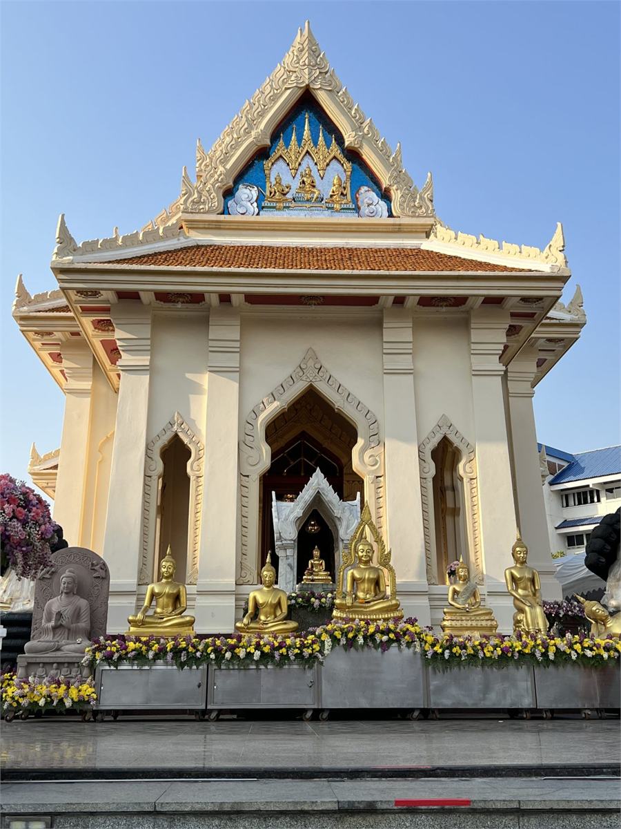 White and gold exterior of Wat Traimit temple in Bangkok