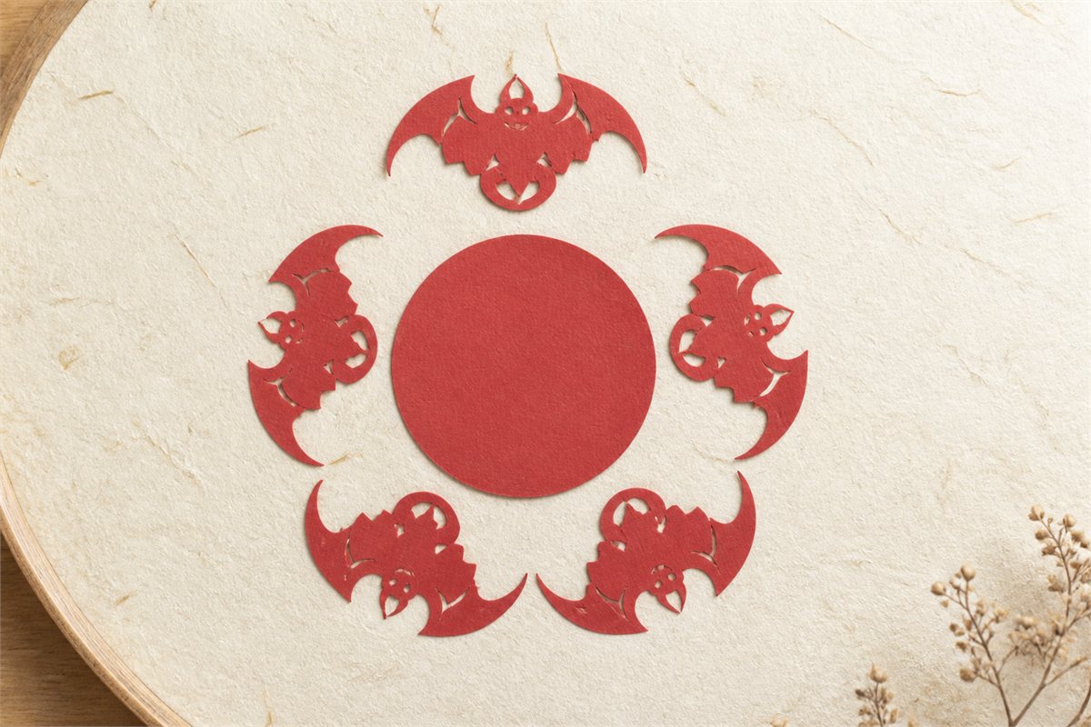 A red paper-cut design shows exactly five bats around a plain central circle.